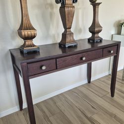 Entry Table/desk