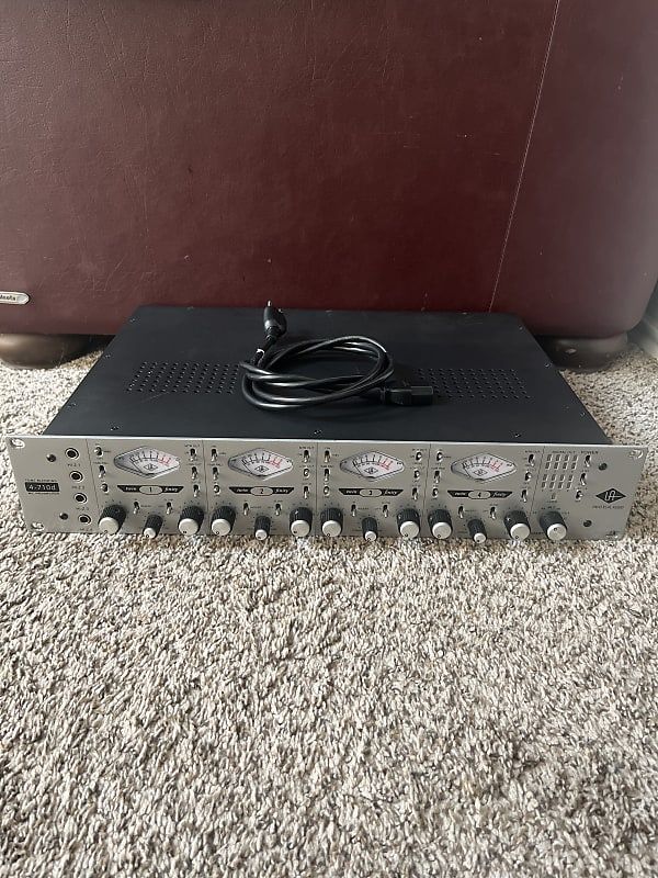 Universal Audio 4-710d 4-channel Microphone Preamp and Compressor