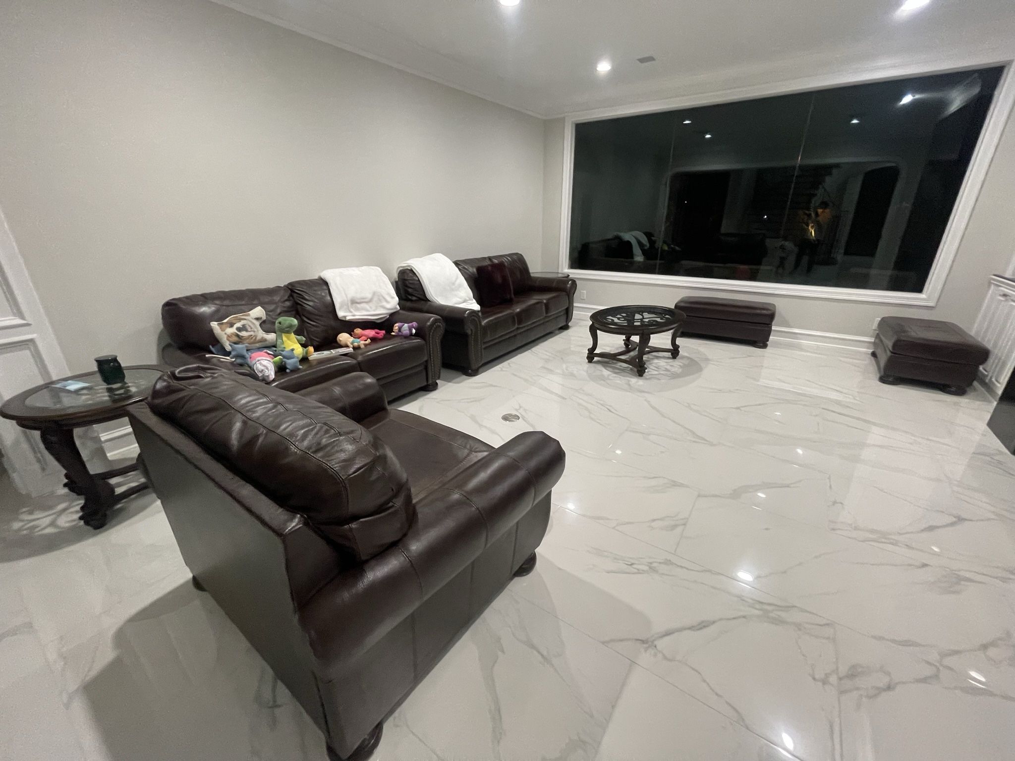 Living Leather Couch Set (7 Pieces)