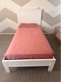 Twin size bed
