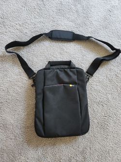 Case Logic 11" Tablet & Laptop Messenger Bag - Used