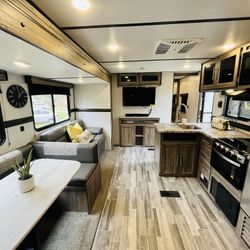2022 Crossroads singer (32 Ft/ 6,800 lbs)