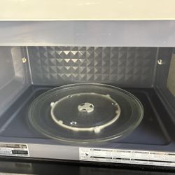 Kenmore microwave like new nothing rong with  it