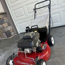 Toro Proline Commercial Self Propelled Lawn  Mower In  Good Working Conditions Good Tires Bag In Great Conditions 