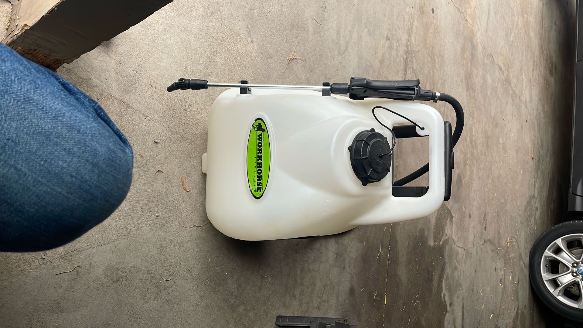 Batt. Powered 5 Gal. Workhorse Sprayer