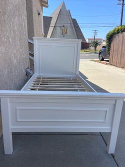 Twin pottery barn Fillmore bedframe