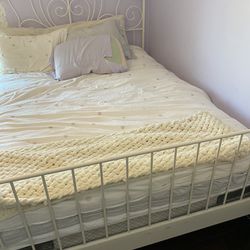 Queen Bed Set For Sale 
