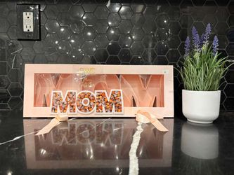 MOM SIGN