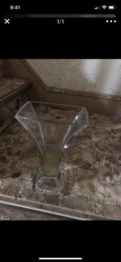 Small glass flower vase