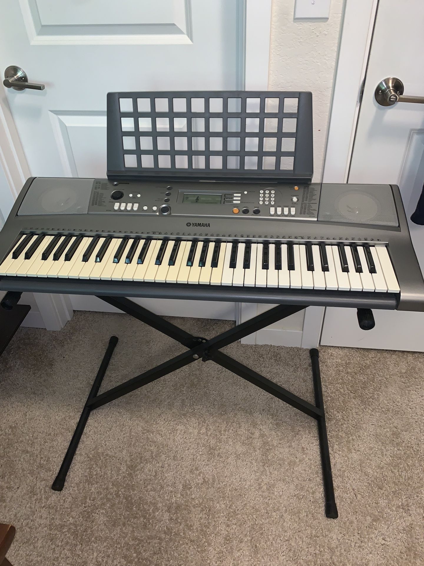 Yamaha Portatone Electronic Keyboard WK13700