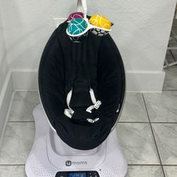 Combo completo para bebé (mecedora + moisés) en excelente estado. Precio especial por los dos.”