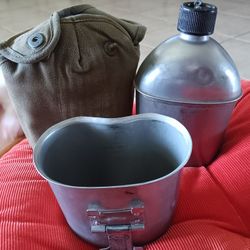 Vintage Military 1953 Caneen, Cup ,and Carry Case