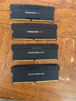 4 Corsair DDR4 3000 8gb sticks