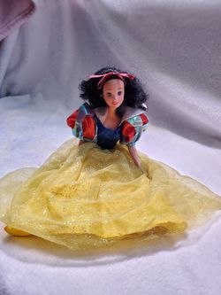 Her Dress Need Some Help To Look Beautiful Again 