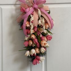 Tulip Tear Drop Wreath