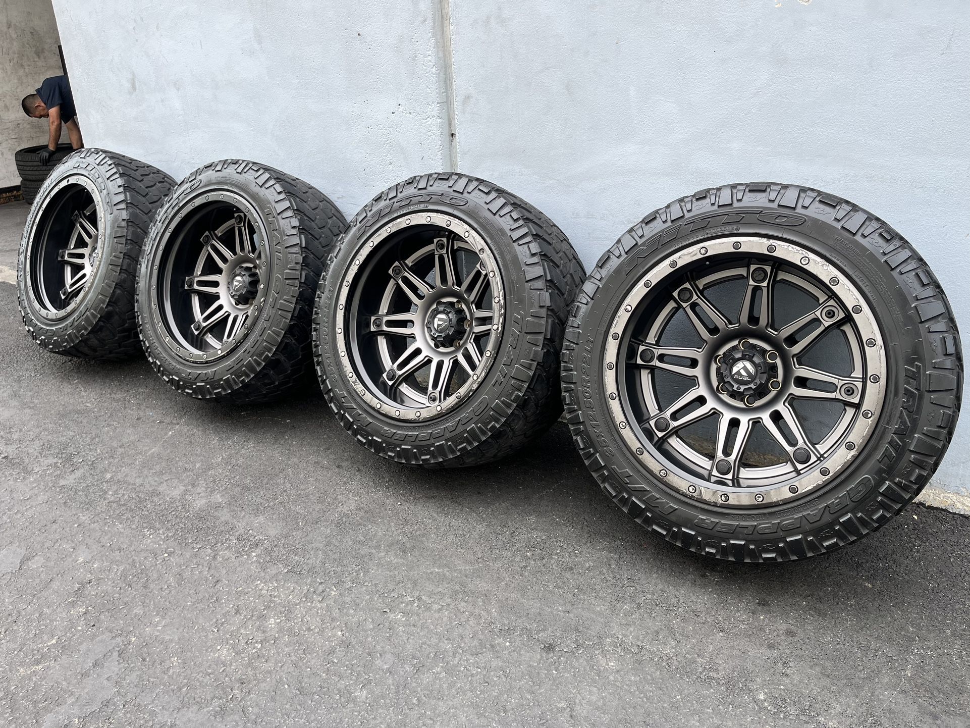 22” Inch Fuel Off Road Wheels/Rims with 35” Inch Nitto Tires