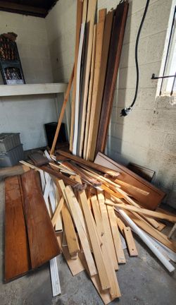 Free Pile'O'Wood! Some good Oak shelves and trim pieces.