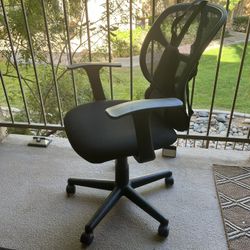 Black Mesh Adjustable Swivel Office Chair