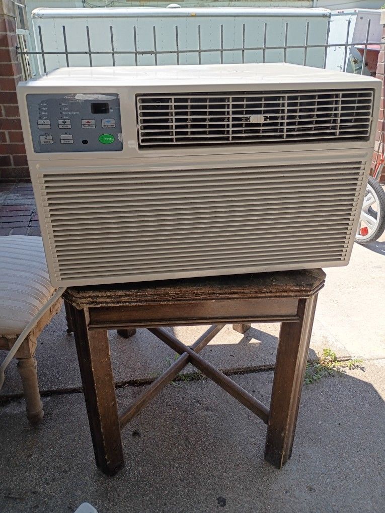 Window AC Heater Unit 14000 BTUs