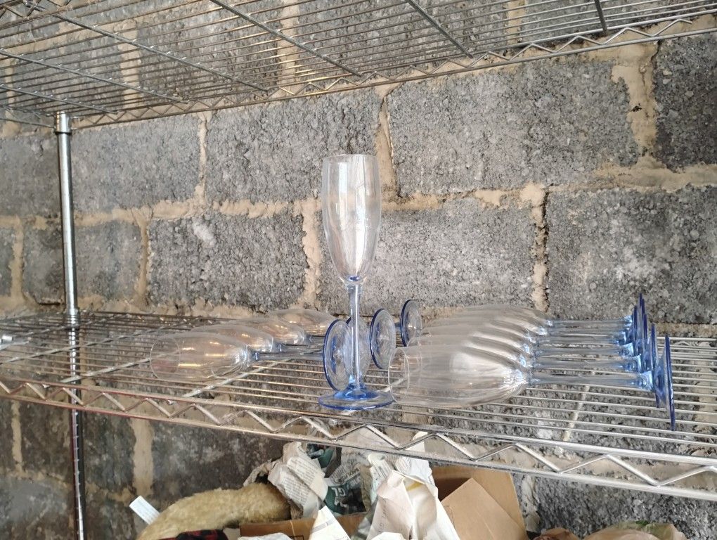 11 Champagne Glasses