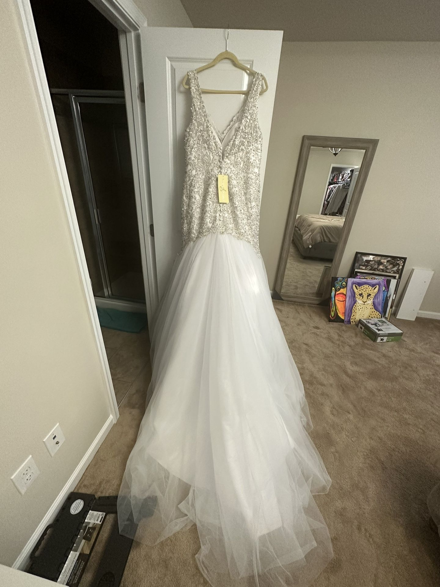 New  Never Been Worn Wedding Dress
