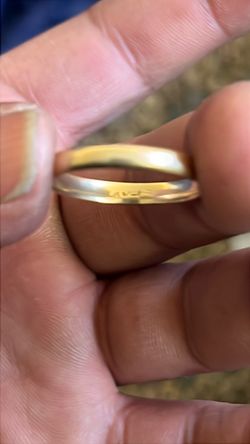 14K yellow gold wedding band 3.6g