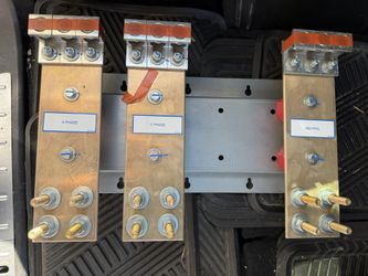 Eaton 600A Single Phase Main Lug Kit Bus Assembly