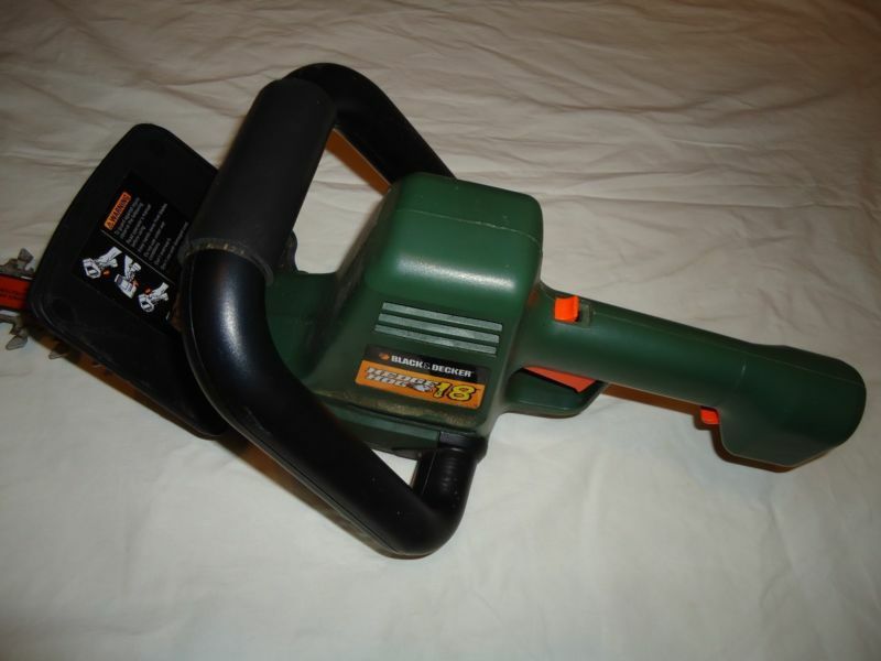 Black & Decker Electric Hedge Trimmer for Sale in Maple Valley, WA - OfferUp