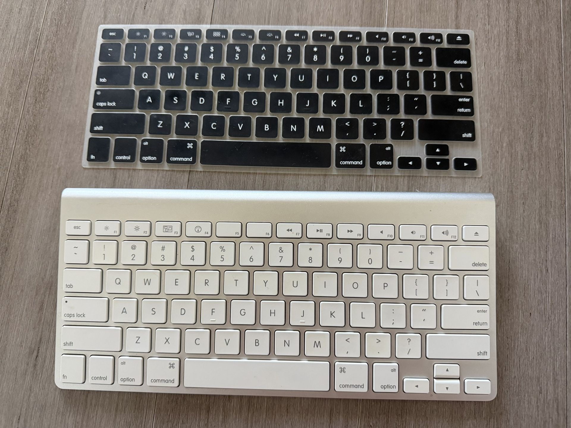 Apple Magic Keyboard ( use battery) 
