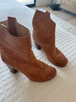 Frye Boots Carson mid heel shirt 8.5 brown leather booties