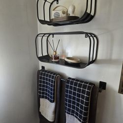 2 Shelves An Towel Bar