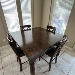 Kitchen Table W/4 Chairs