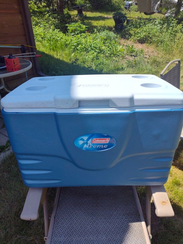 HUGE Coleman "Xtreme" Cooler,Like NEW