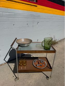 Vintage 1960s Mid-Century Modern Salton Hotable Rolling Bar Cart / Food Warmer