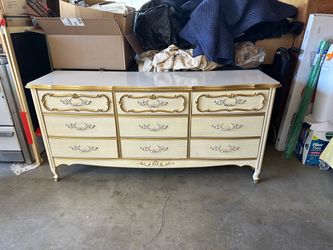 French Provincial 9-Drawer Dresser