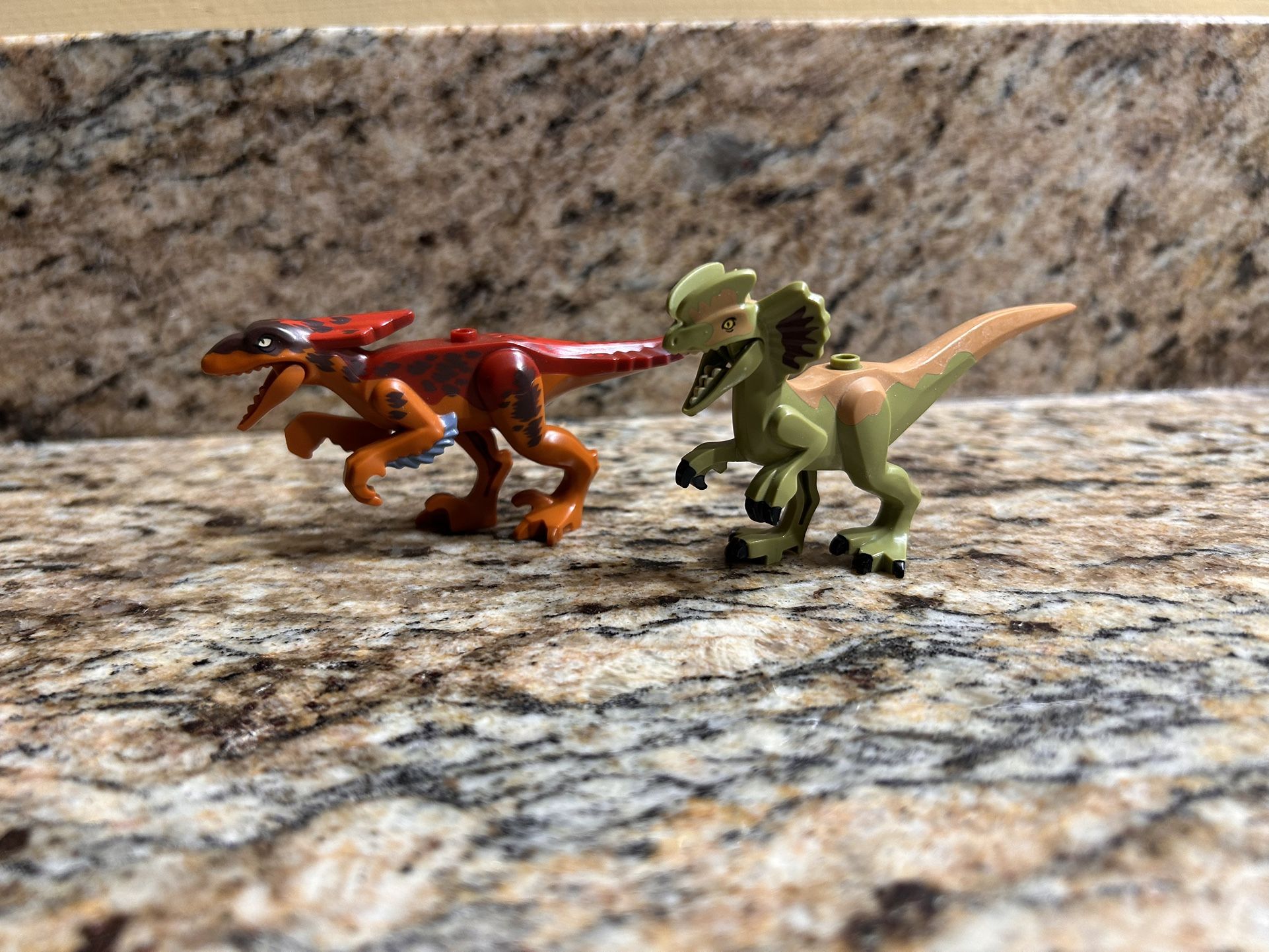 In very good condition Lego Pyroraptor & Dilophosaurus 76951