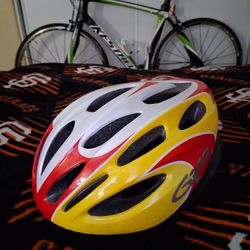 GIRO HELMET MADE ITALY GOOD SHAPE MEDIUM/ LARGE LIGHT WEIGHT 280 G LIKE NEW