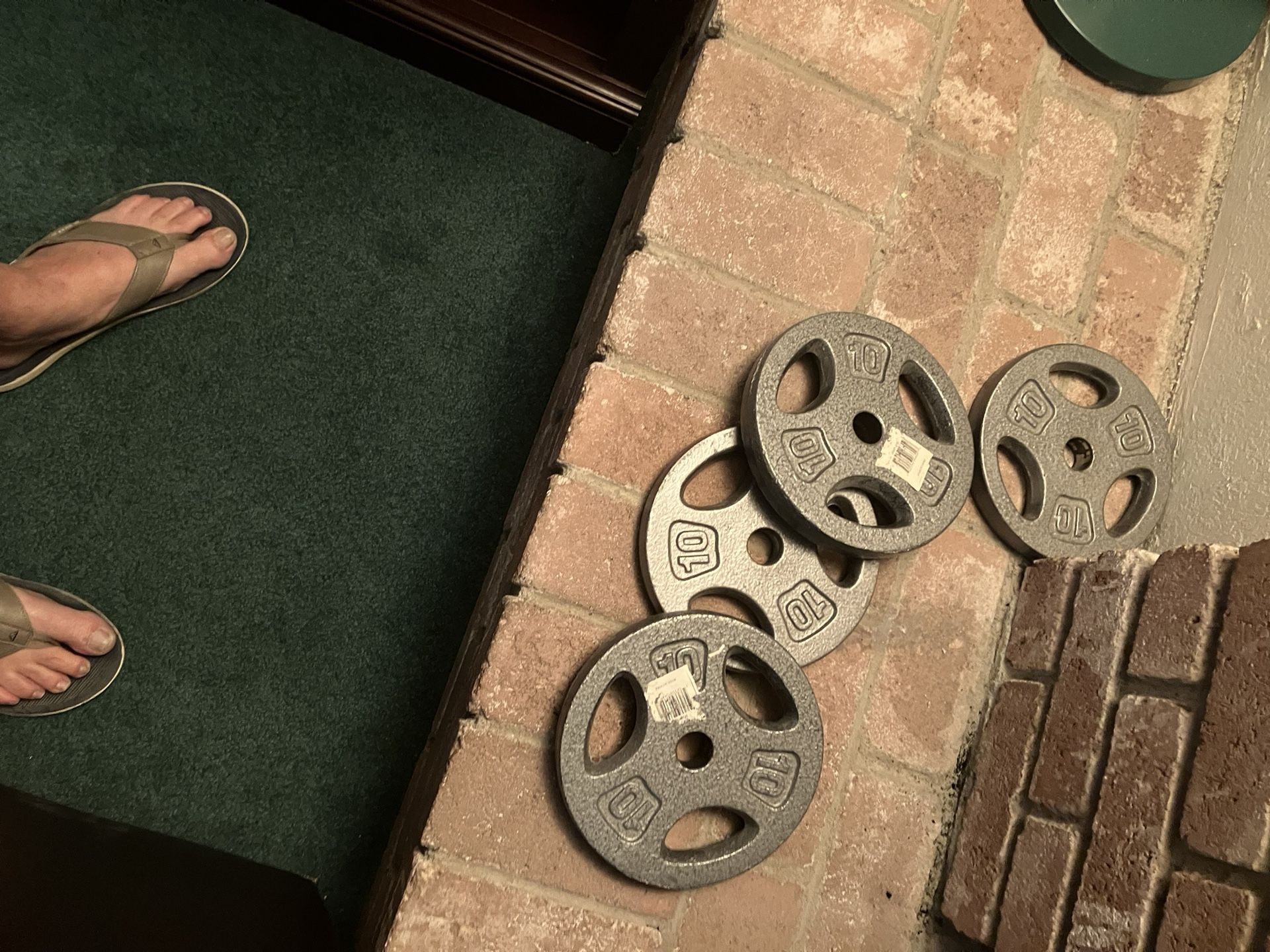 Four10 pound plates