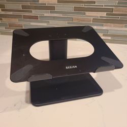 Adjustable laptop stand