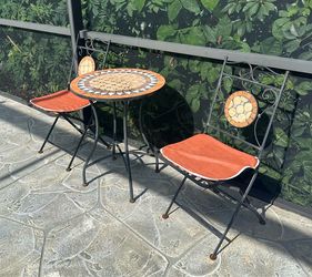 2 chairs w/ table