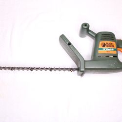 Black and Decker 16-Inch 2.4-Amp Electric Sawblade Hedge Trimmer