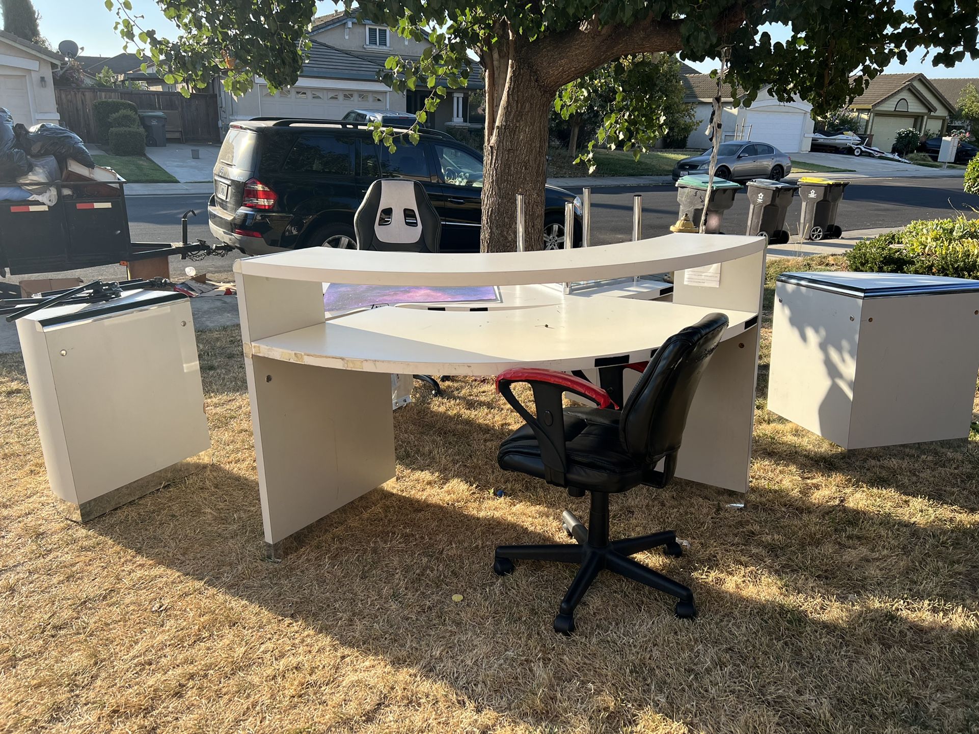 White Circle Desk