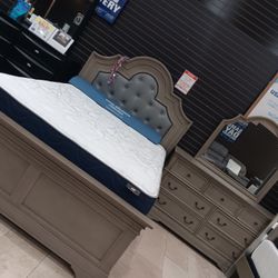 *Weekly Feature*---Frisco Stellar Queen Bedroom Sets---Delivery And Financing Available👏