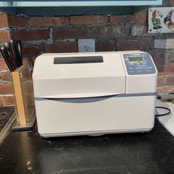Like New Automatic ZOJIRUSHI Bread Maker