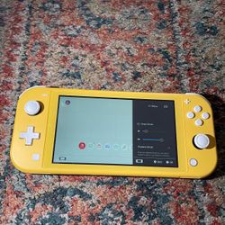 Nintendo switch Lite yellow