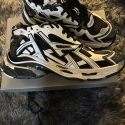 Balenciaga Runner Size 10/43