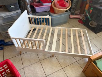 Kids bed with mattress and sheets