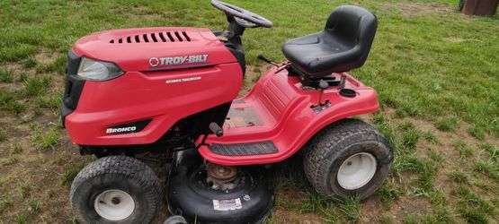 Troy Bilt Bronco Riding Lawnmower. (Needs PTO)