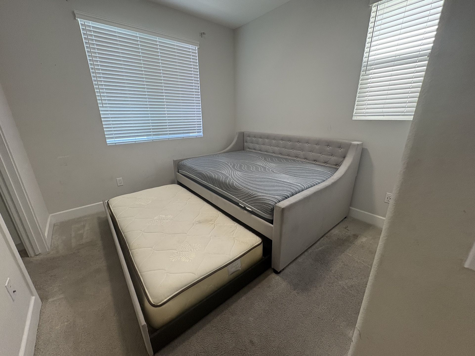 2 Beds For 1 Full Size daybed & Twin trundle Space Saver… All 3 Pieces Included