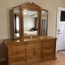 MUST BE GONE BY 6/11/25 Vintage Stanley Furniture “Capri” Neoclassical / Regency Bedroom Set 